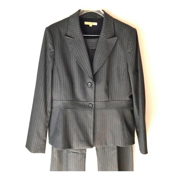 Brown pinstriped suit - Picture 1 of 6